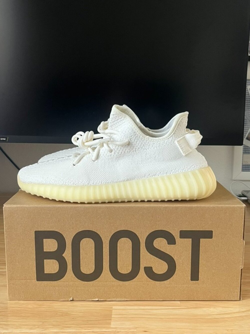 Men's 8 - Yeezy Boost 350 V2 Cream White (CP9366) with original box